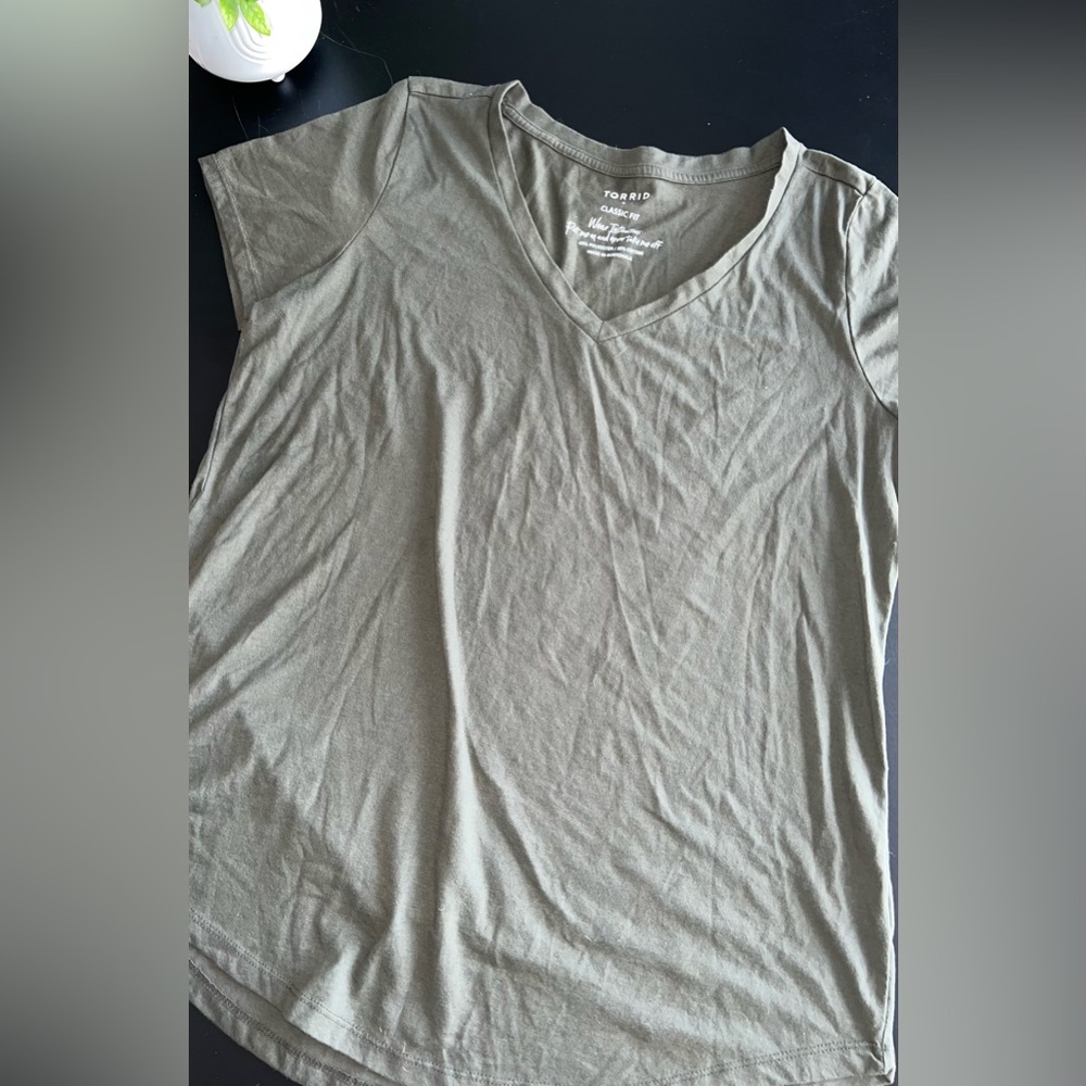 EUC Torrid Army Green V-Neck Classic Fit Tee Size 1
